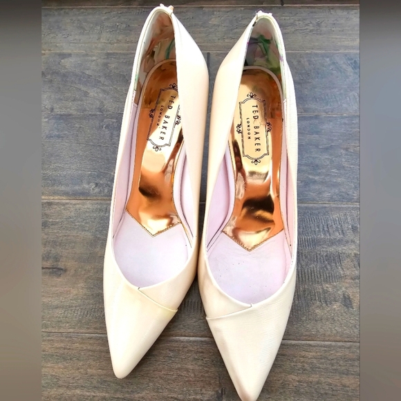 Ted Baker Cream Pumps with Rose Gold Colored Stems - Picture 1 of 12